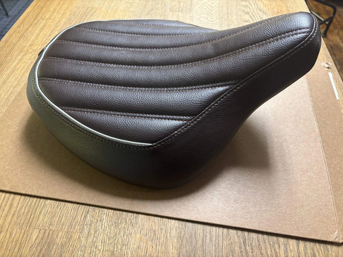 Triumph bobber rider brown - bobber,