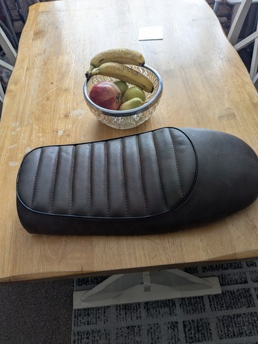 Flat hump vintage seat - hump,